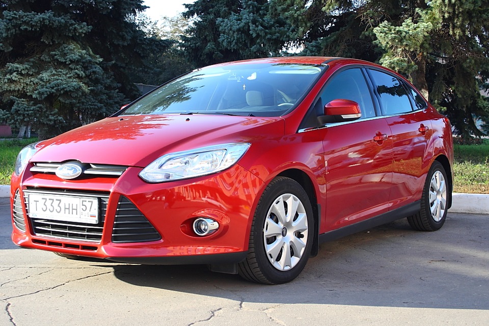 Ford Focus 3 седан красный 2012