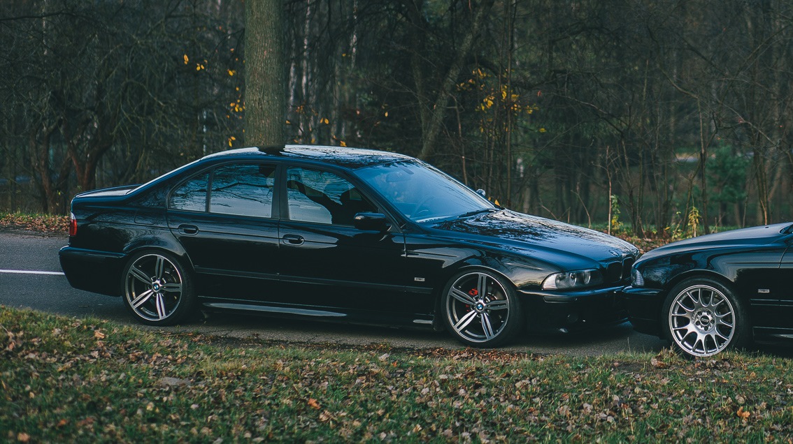 BMW 5 Series e39 Black