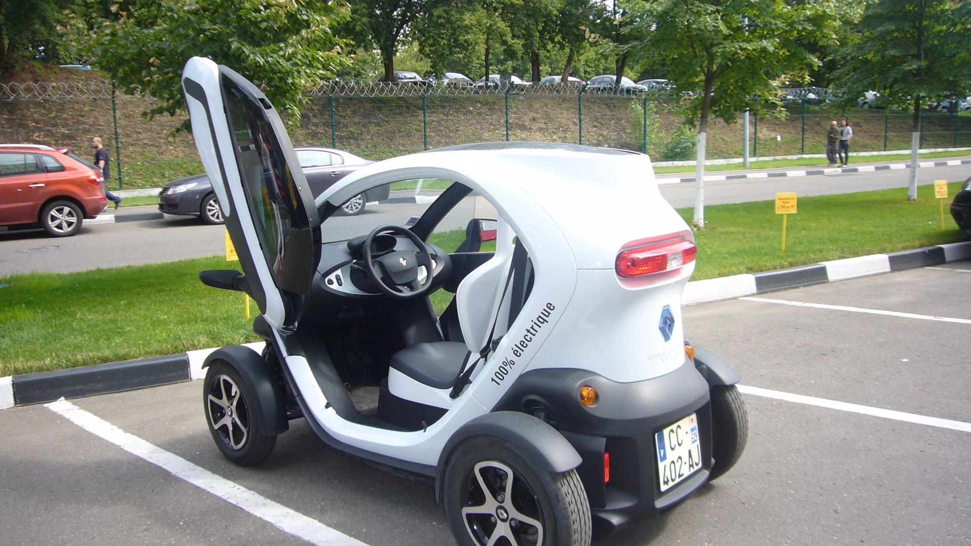 Рено электромобиль Twizy габариты