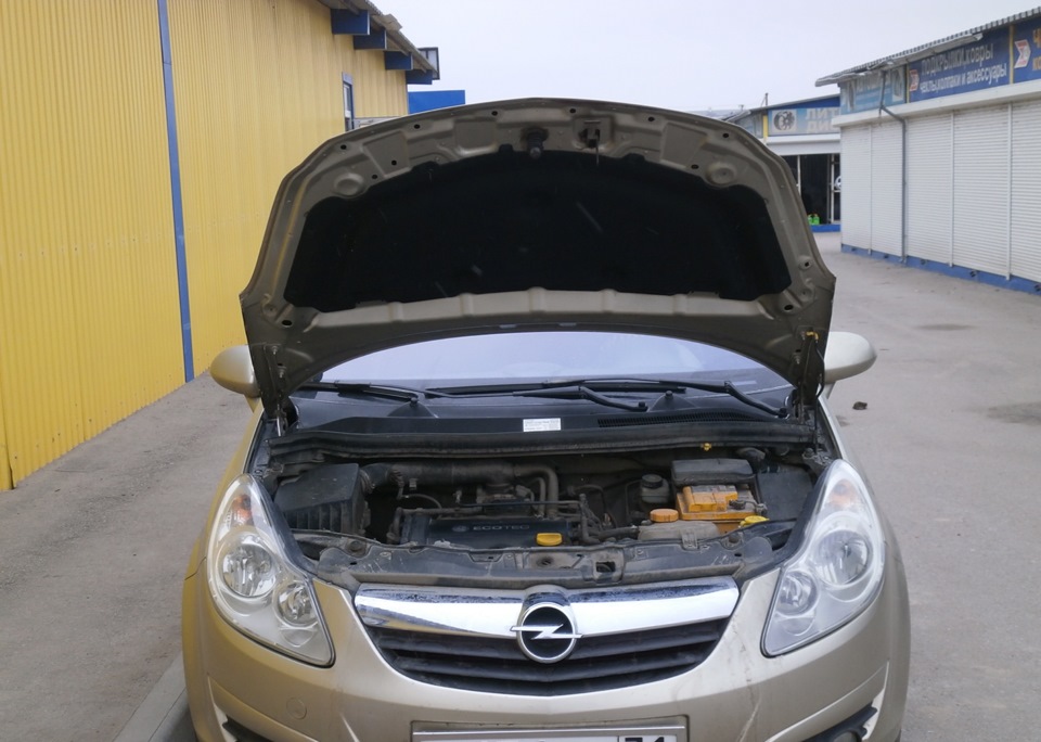 Капот opel corsa. Шумоизоляция капота Opel Corsa d. Капот Опель Корса 2007. Уплотнитель капота Opel Corsa d. Капот Опель Корса д 2008.