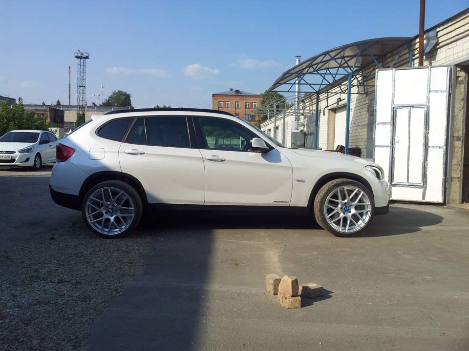 Е 1 19. BMW x1 e84 r17. BMW x1 e84 r20. Колёса r19 на BMW x1 e84. Диски BMW x1 e84.