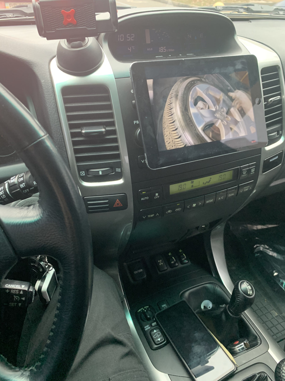 Головное устройство iPad — Toyota Land Cruiser Prado 120series, 4 л