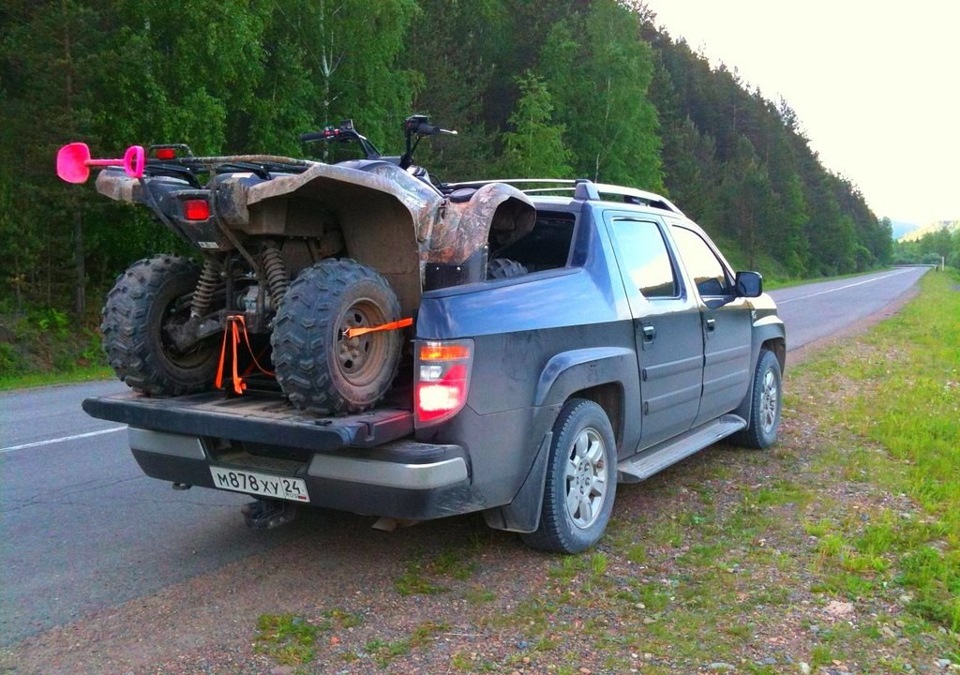 Квадроцикл в пикапе