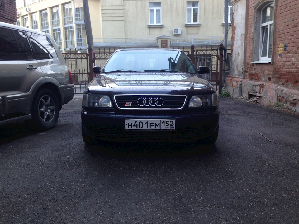 Hella black audi 200