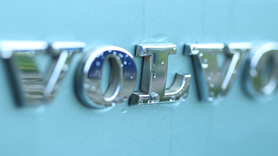 Посторонний звук в двигателе — Volvo V40 (1G), 2 л., 2003 года ...