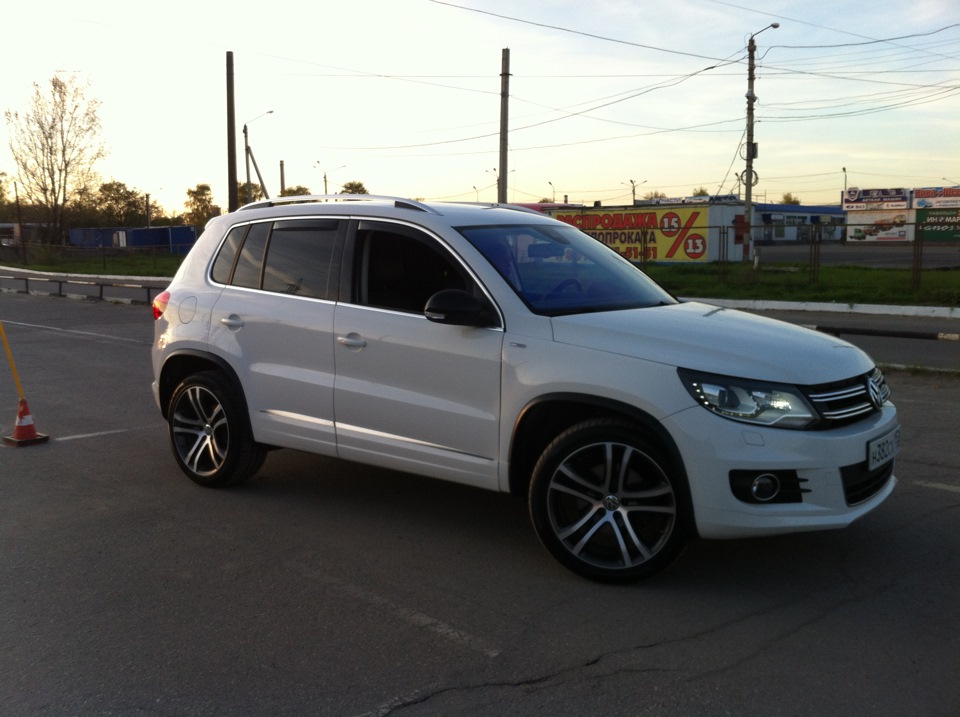 Sebring r18 tiguan реплика. Tiguan 1 r18. Тигуан 1 рестайлинг диски r 20. Tiguan 2013 r17. Диски тигуан 1.