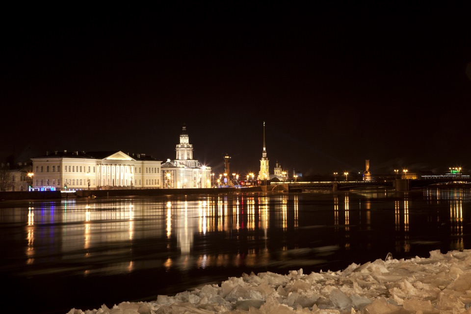 Фотография вчера. Мороз ночь Петербург. Питер в марте ночью. Питер ночью зимой фото. Ночной Питер из далека.