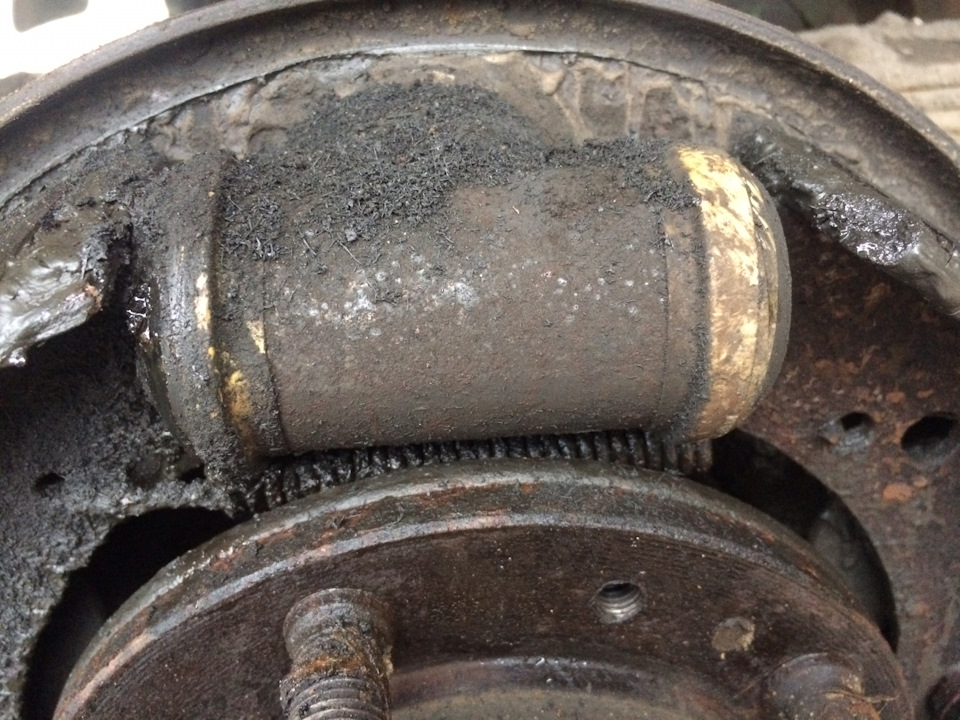 Замена тормозного цилиндра — УАЗ 31512, 2,9 л, 1991 года | своими ...