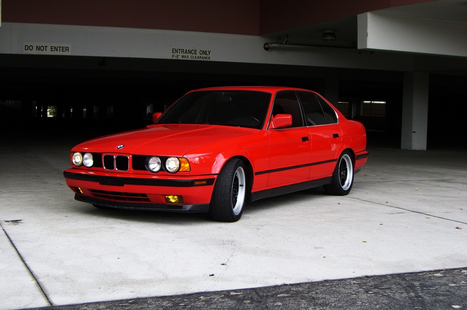 Е34 красная. BMW m5 e34 Red. BMW e34 красная. BMW 525 e34 красный. БМВ 5 е34 красная.