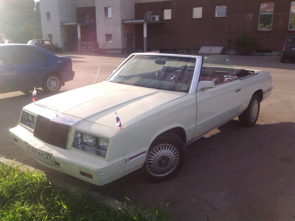 Прокатились в Праздник — Chrysler Le Baron (2G), 2,6 л, 1984 года