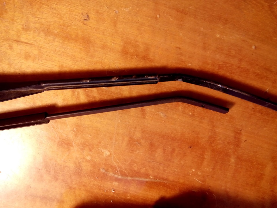 уложил горизонтально задний дворник — Lada 2114, 1,6 л, 2007 года ...