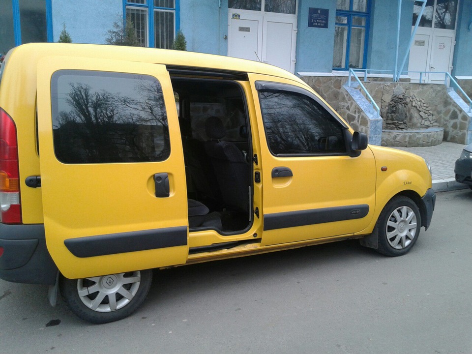 Renault kangoo дверь. Рено Кангу 1. Renault Kangoo 1 сдвижной двери. Renault Kangoo 2004. Рено Кангу 1 сдвижное окно.