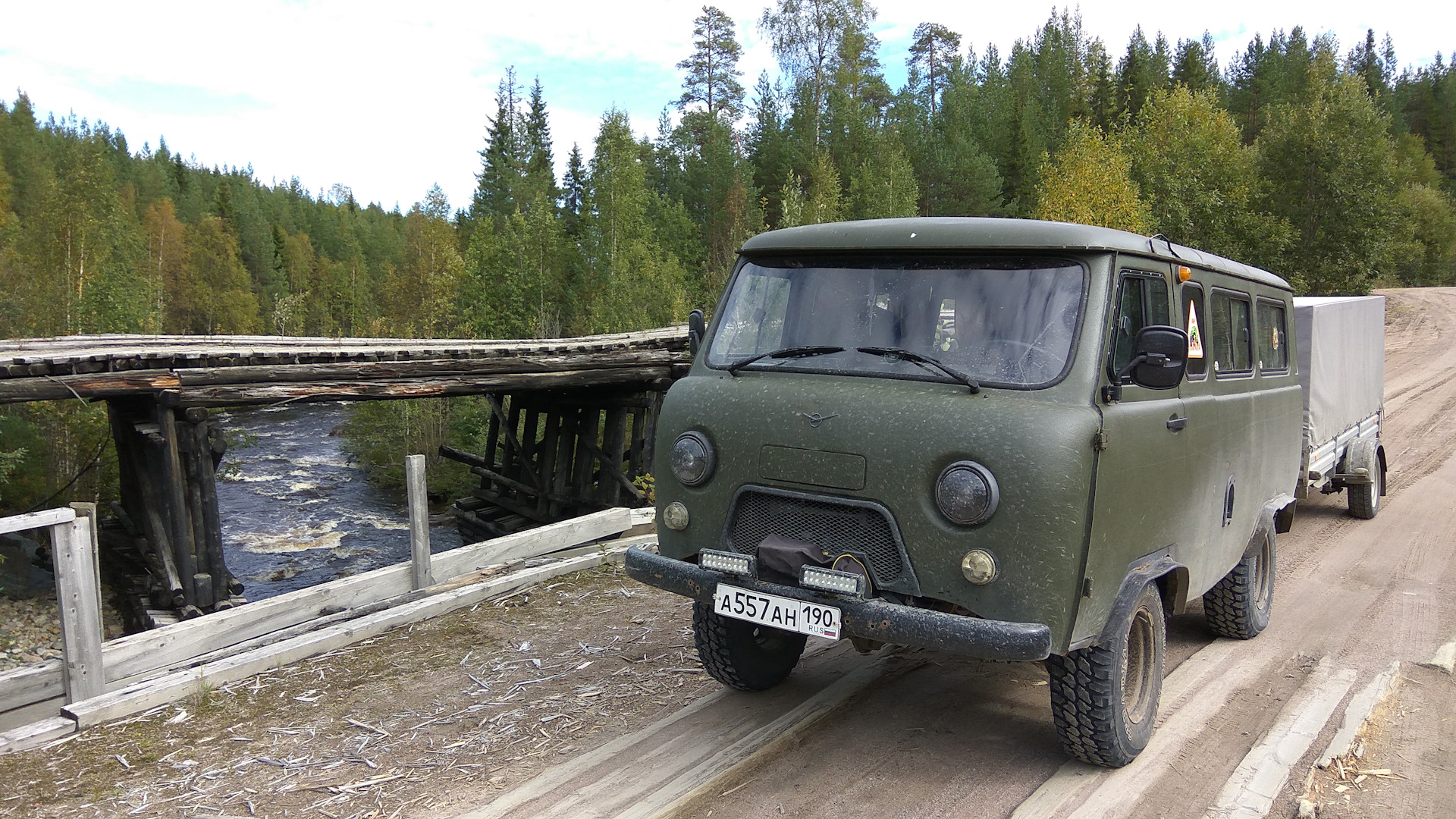 Водитель автомобиля уаз. УАЗ Буханка 2206. УАЗ 2206 Буханка 2005 зеленый. УАЗ 2206 2010. УАЗ 2206 В строю.