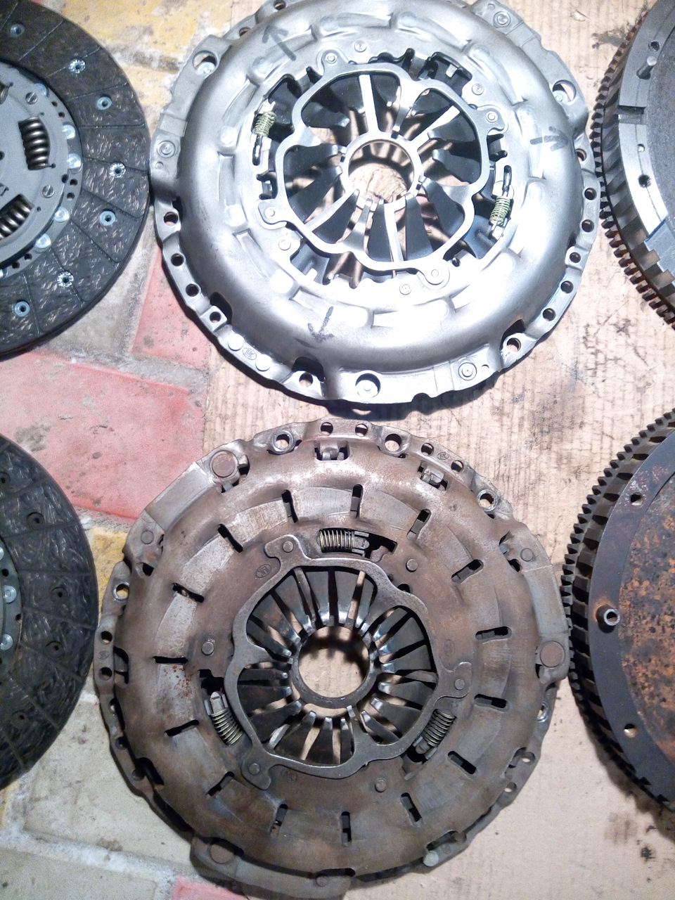 Сцепление рс. Сцепление пежо боксер. Диск сцепления audi a4 b6. Корзина сцепления rs4 ford focus 2 st. Корзина сцепления rs4 ford focus 2 st.
