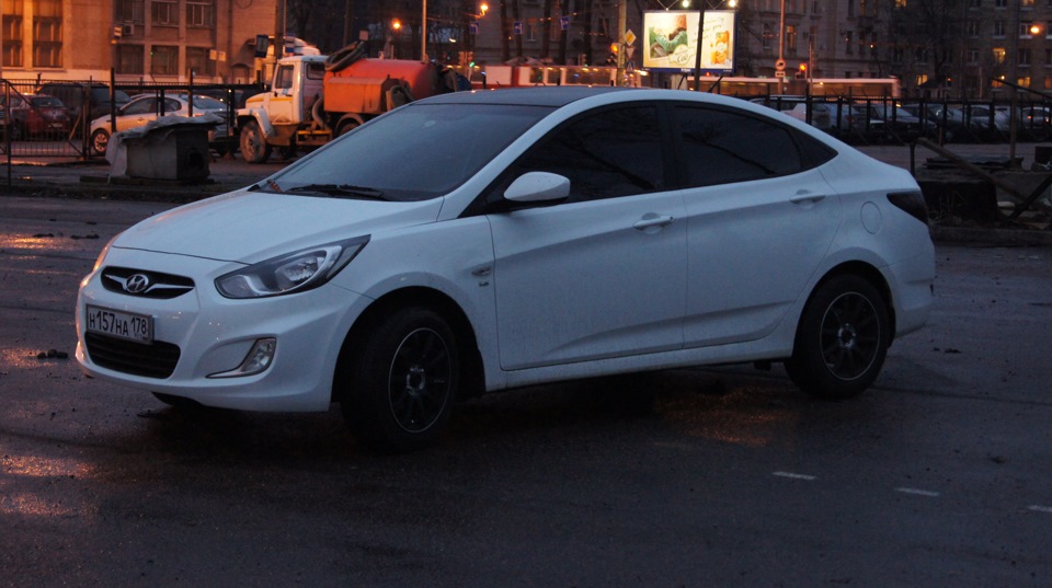 хендай до соляриса. девушка и солярис. Hyundai solaris 2013 тонированный. белый хендай солярис во дворе. белый хендай солярис во дворе.