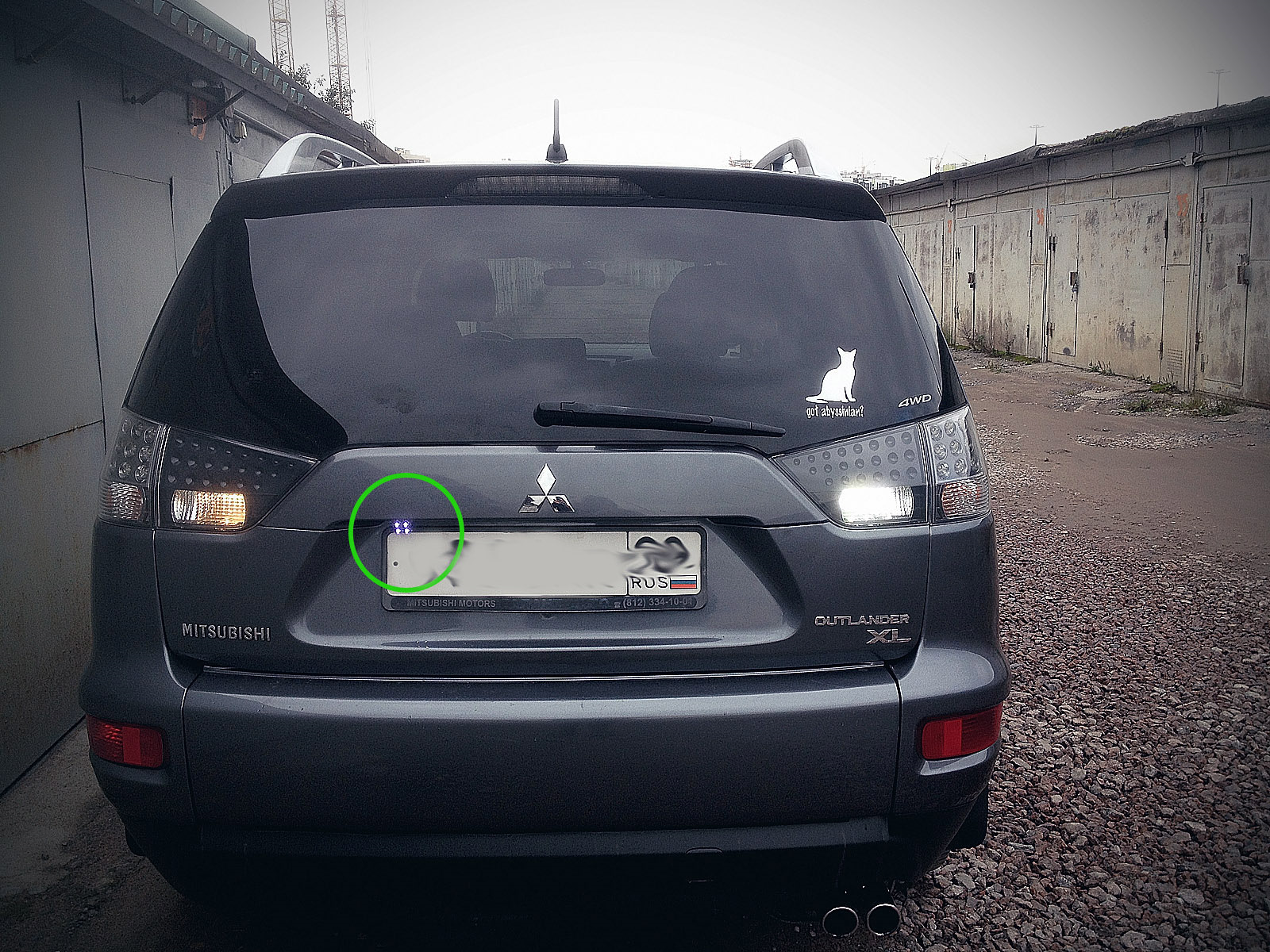 Камера аутлендер хл. Митсубиси XL камера заднего. Камера заднего хода Mitsubishi Outlander CW.