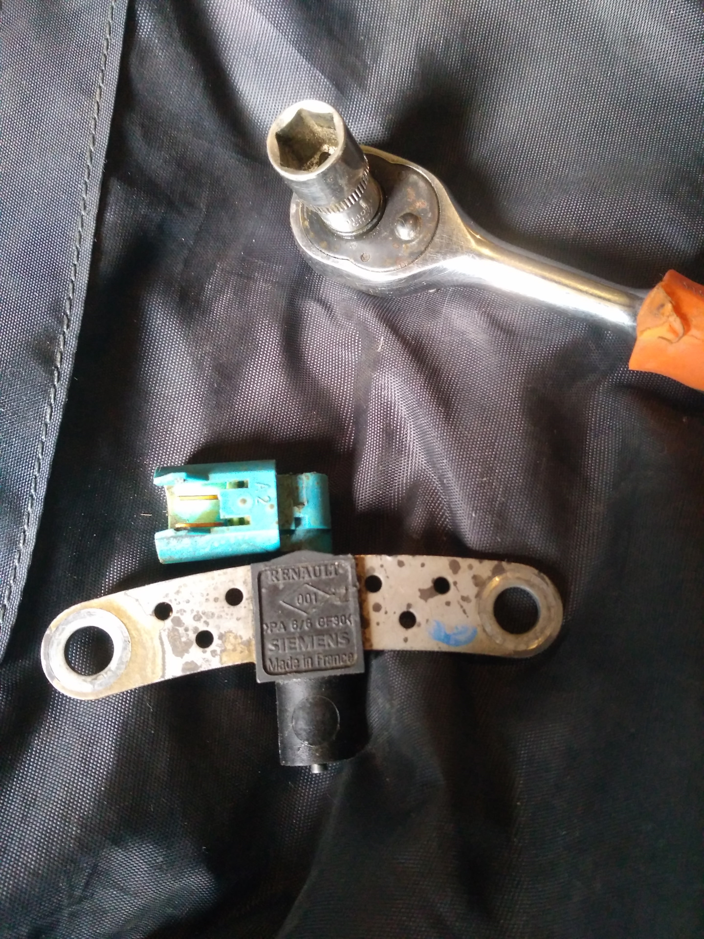 Рено логан нет искры не заводится. Рено логан 2 1. Нет искры рено логан 2. Пропала искра рено логан 1. Рено логан нет искры.