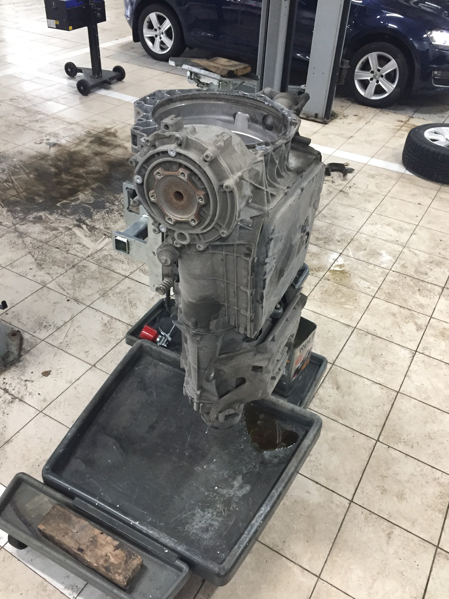 Замена сцепления в коробке DL501 — Audi Q5 (1G), 2 л, 2012 года | визит ...