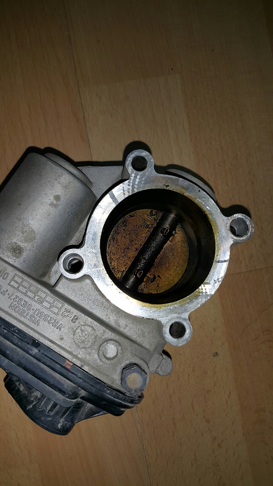 Прочистка дроссельной заслонки — Ford Fusion, 1,4 л, 2008 года ...