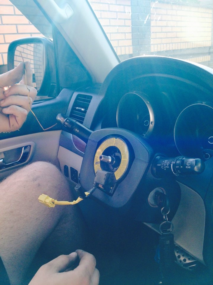 Замена кассеты в руле — Mitsubishi Pajero (4G), 3 л, 2008 года ...