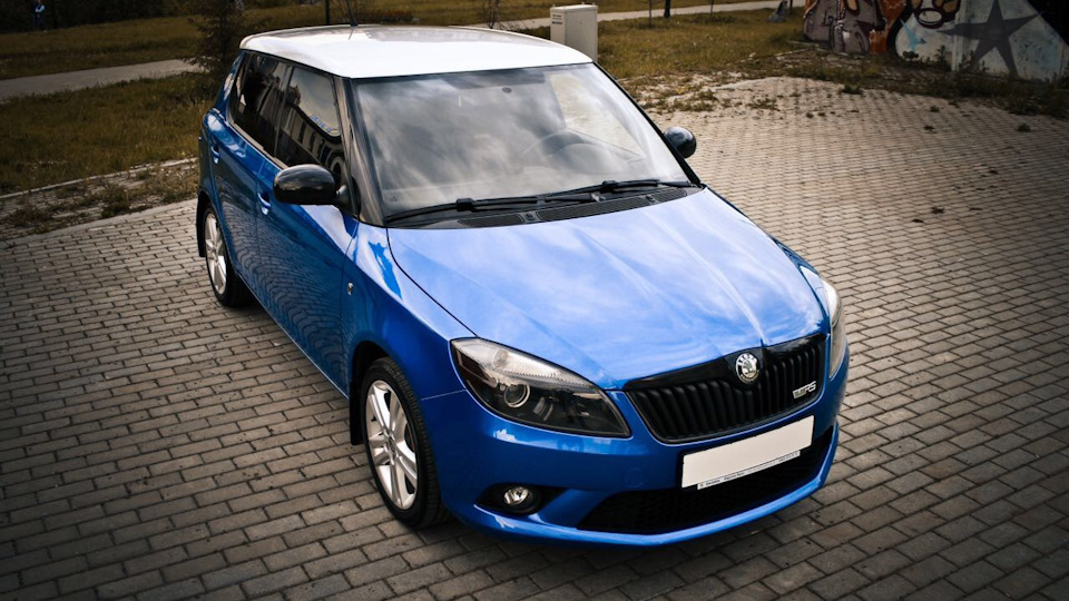 Skoda Fabia белая тюнинг