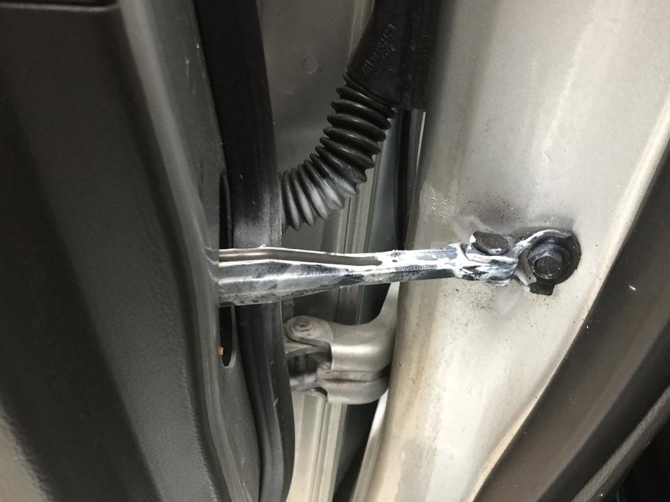Смазка дверных замков, петель. — Chevrolet Cruze (1G), 1,6 л, 2010 года ...