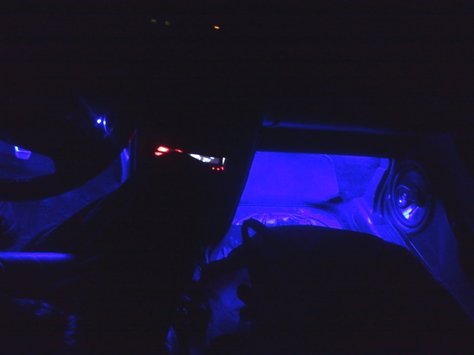 Подсветка в ноги в салоне — Lada 2114, 1,5 л, 2006 года | тюнинг | DRIVE2