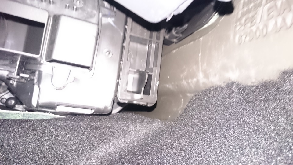 Установка салонного фильтра — Nissan Almera V (G11/15), 1,6 л, 2015 ...