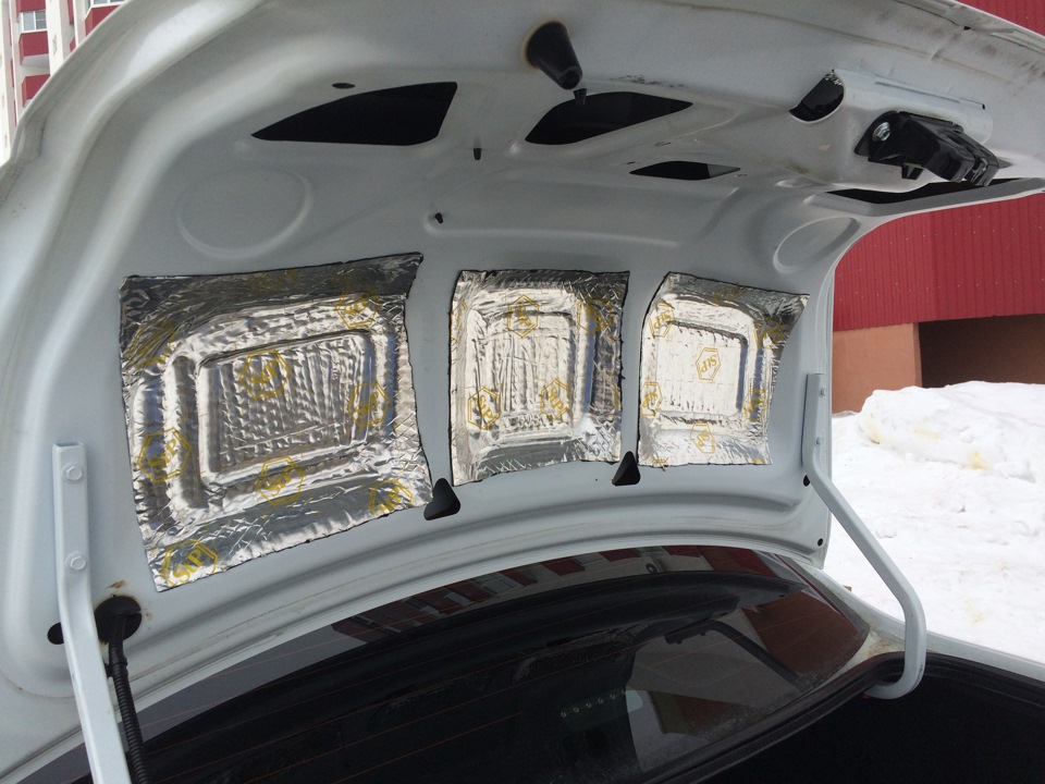 Обшивка крышки багажника — Lada Гранта (1G), 1,6 л, 2013 года ...