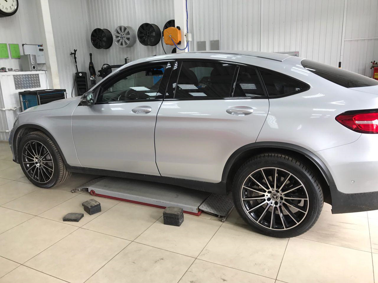 Цвет суппортов мерседес амг. Glc шины размер. Диски мерседес glc 19 радиус. Glc шины размер. Glc шины размер.