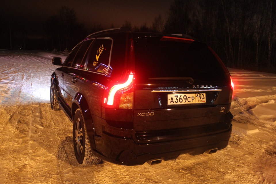 Volvo xc90 на ночной трассе