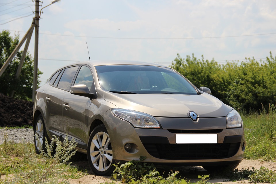 Рено Меган 3 коричневый. Renault Megane 3 коричневый. Renault Megane 3 Sport Tourer. Рено Меган 3 универсал дизель 1.5 110 л.с первыйицилиндр.