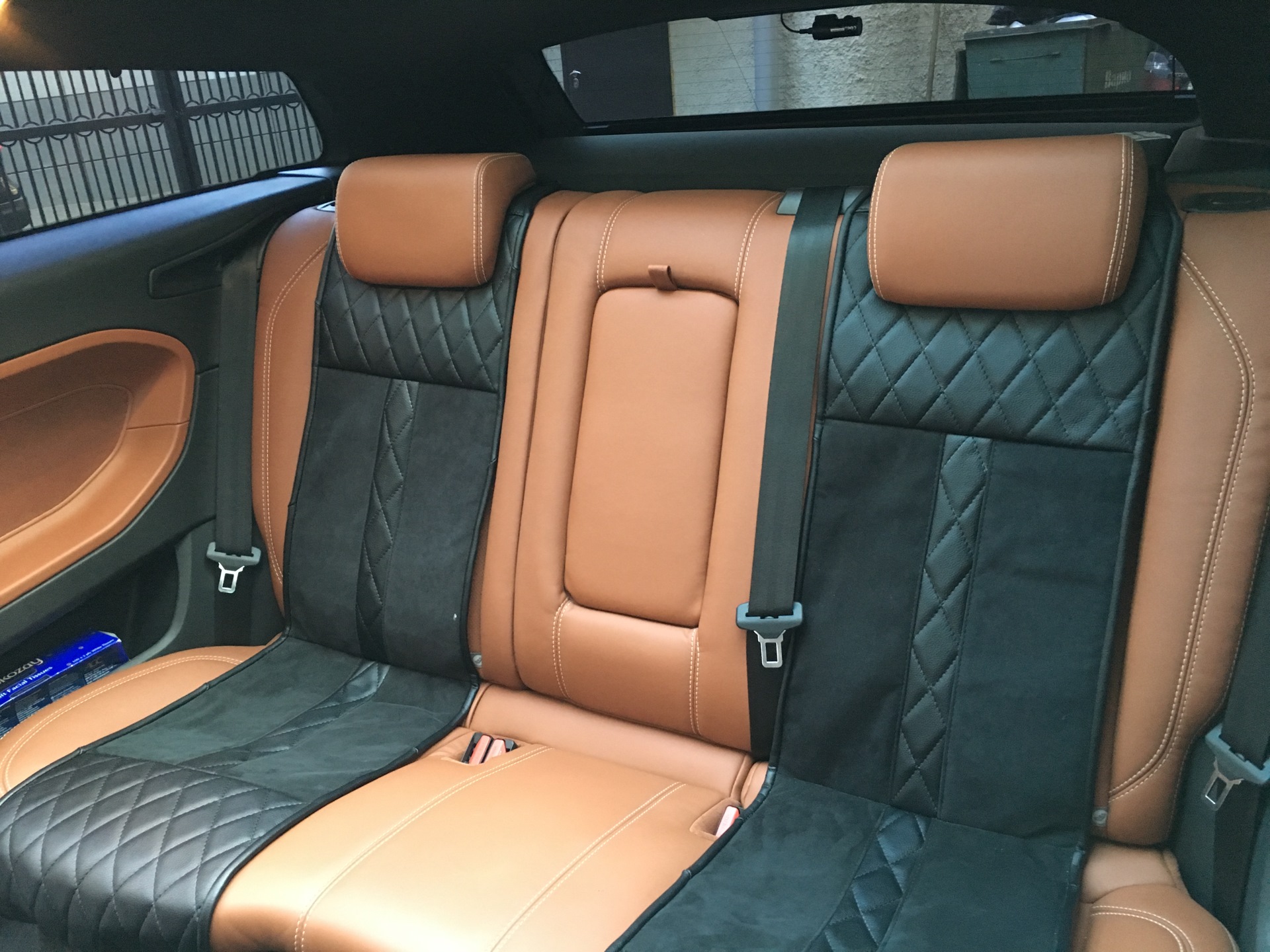 Сиденье range rover. Сиденья Рендж Ровер. Рендж Ровер задние сиденья. Задные сидение ренджовер. Сиденья Рендж Ровер Эвок.