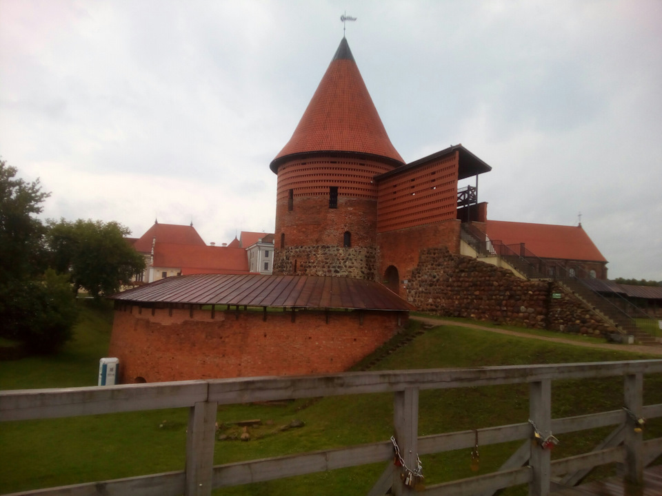 Каунас калининград. Музей Каунасский замок в Каунасе. Каунас прогулка. Каунас все фото.