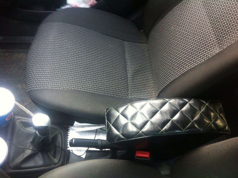 подлокотник — Lada Гранта, 1,6 л, 2013 года | своими руками | DRIVE2