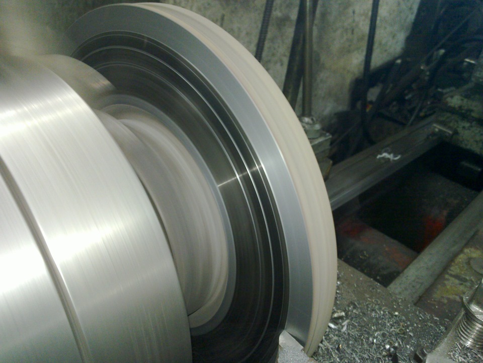 Замена передних колодок и расточка тормозных дисков — Opel Omega B, 2 л ...