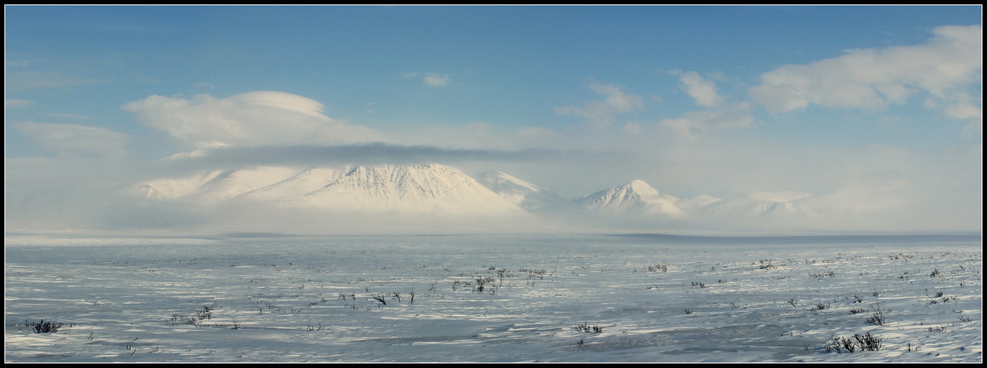 За полярным кругом. Горы за полярным кругом. За полярным кругом снег. Природа за полярным кругом. Природа за полярным кругом зимой.