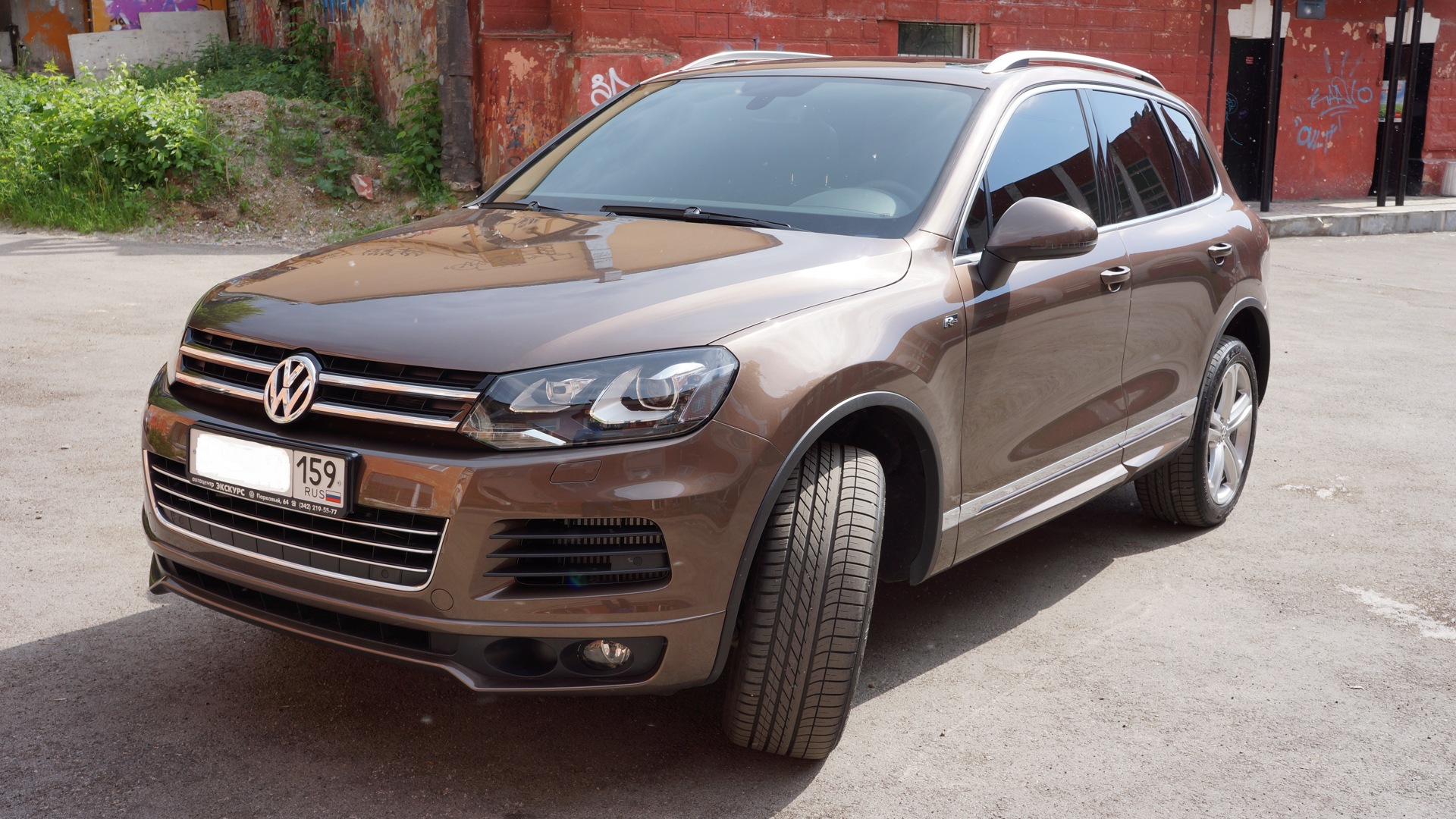 Цвет фольксваген туарег. Volkswagen Touareg r line коричневый. Volkswagen Touareg 2012 коричневый. Коричневый Туарег 2021. Volkswagen Touareg NF коричневый.