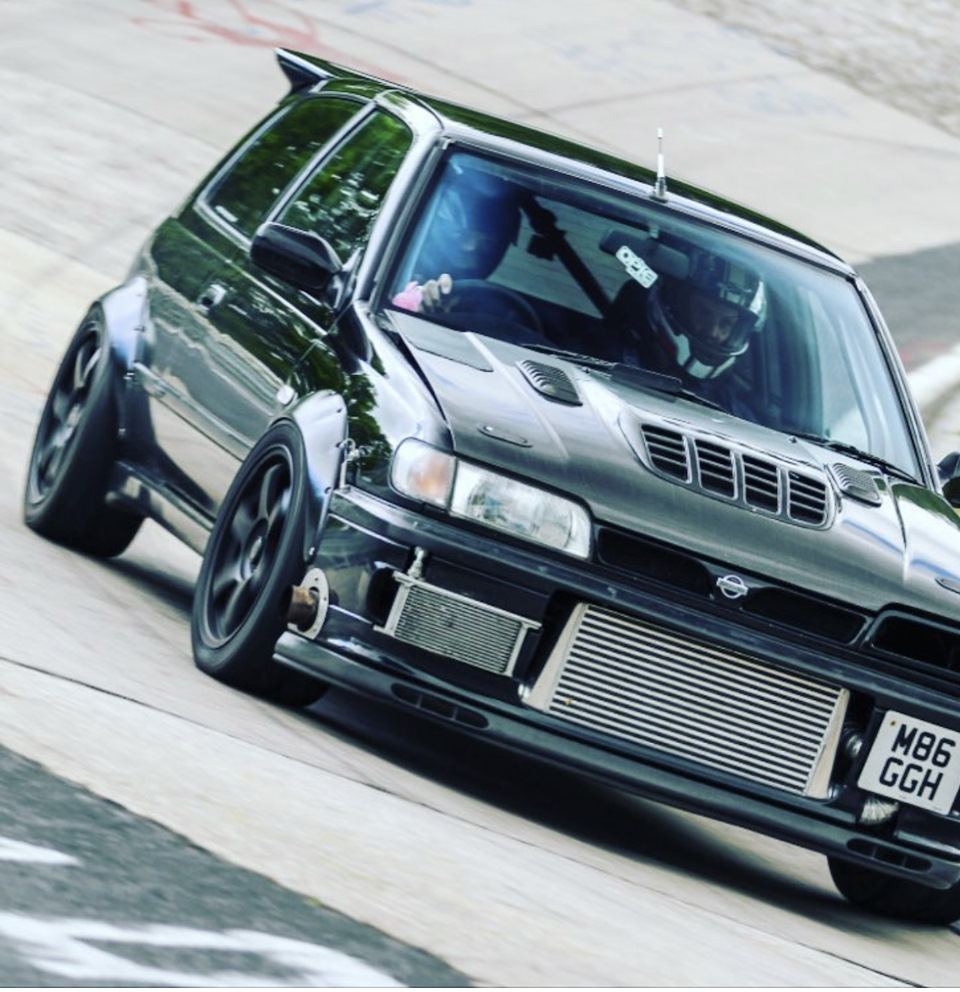 Nissan pulsar gti r