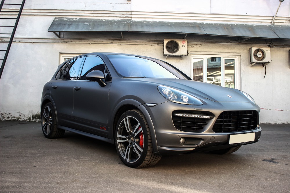 Porsche Cayenne в матовой пленке