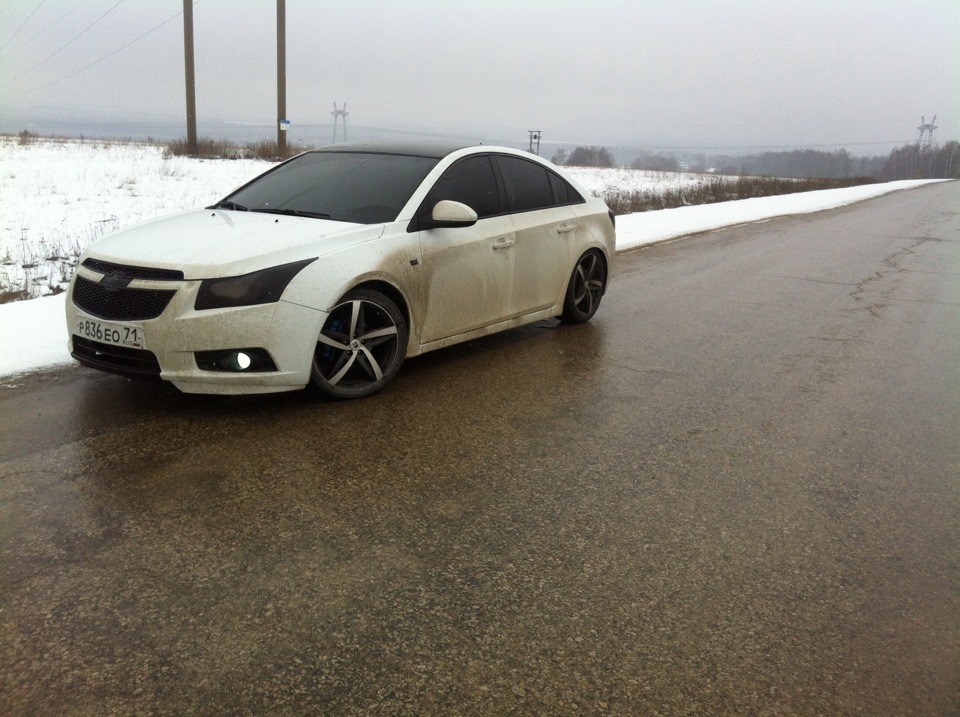 Хэтчбек черный Cruze r18