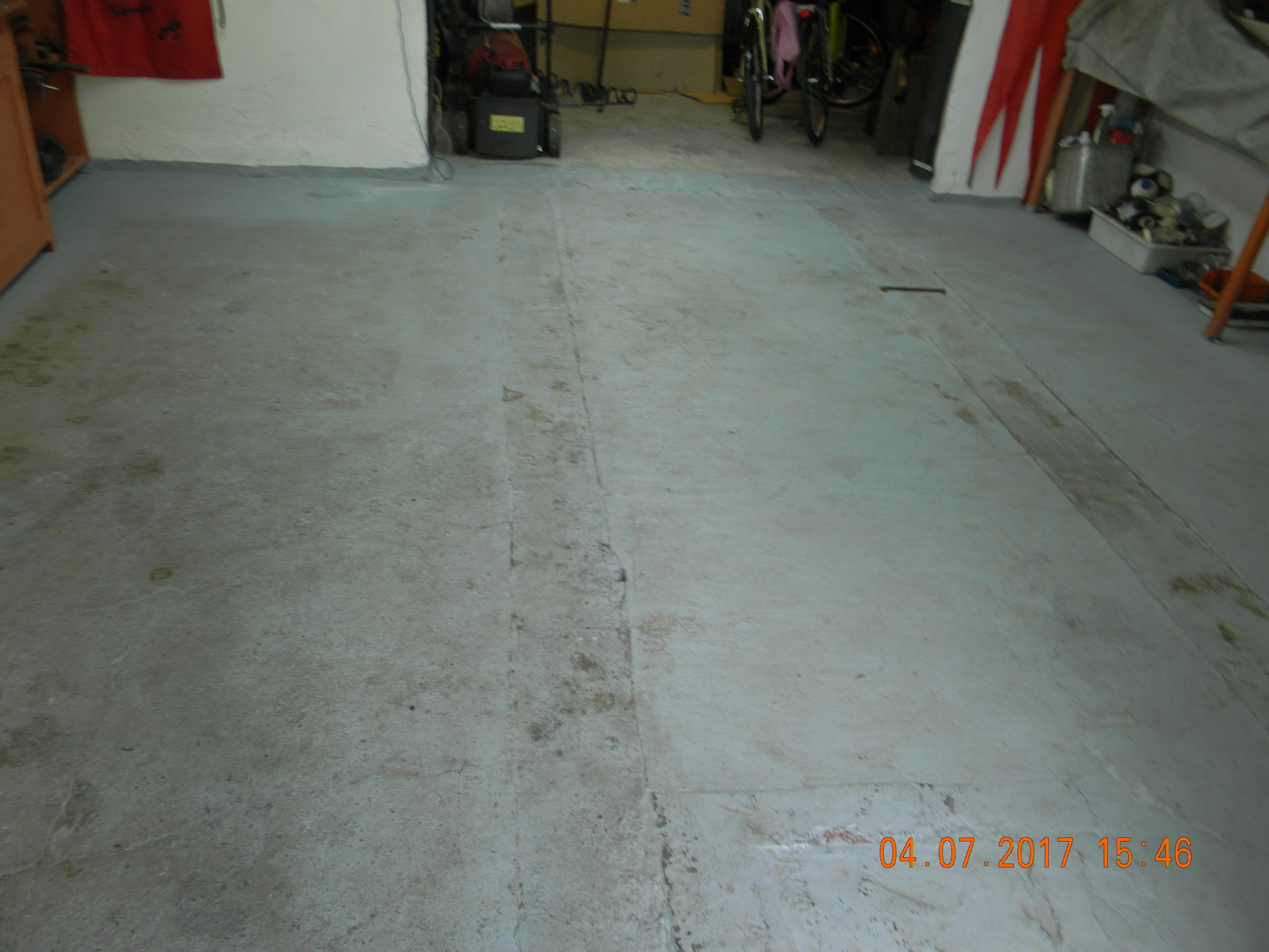 Компенсационный шов деформационный в отмостке. Полы после наводнения. Плесень под линолеумом. Заливка теплого пола самовыравнивающиеся составы. Наливной теплый пол.