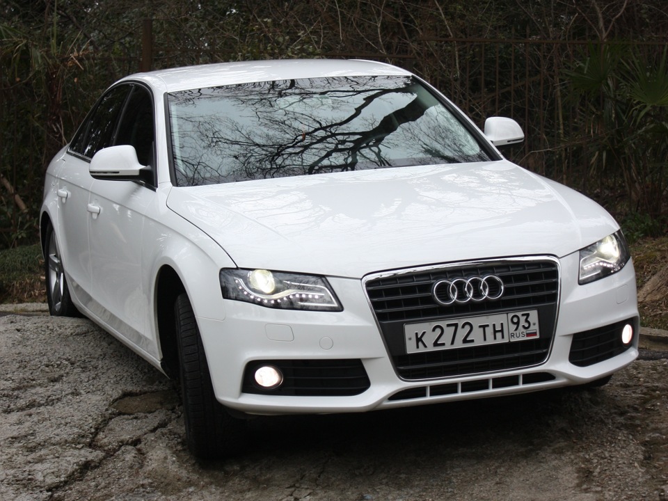 Какой белый 4. Ауди а4 2008 белая. Ауди а4 белая. Audi a4 b7 White. Ауди а4 б8 2010.