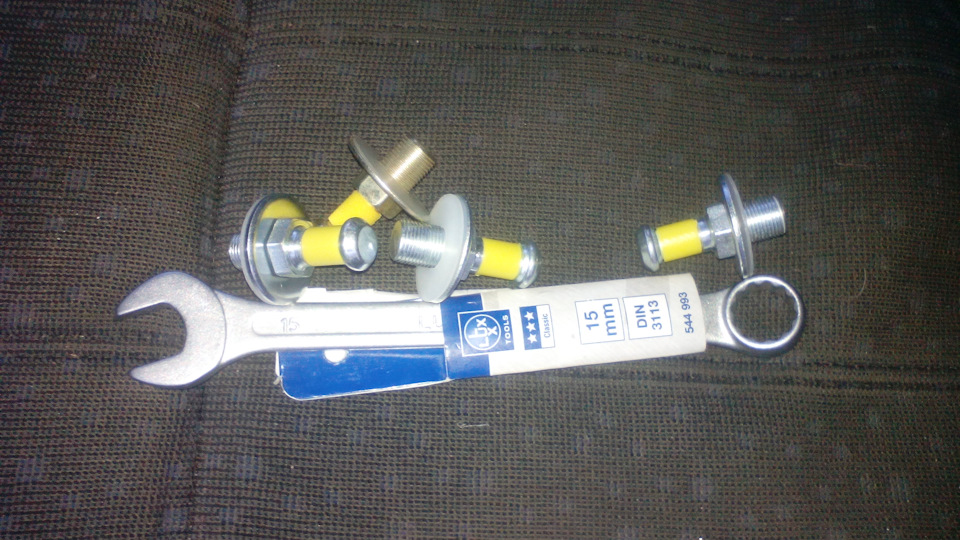 Замена дверных упоров на Volkswagen Passat В4 — Volkswagen Passat B4, 2 ...