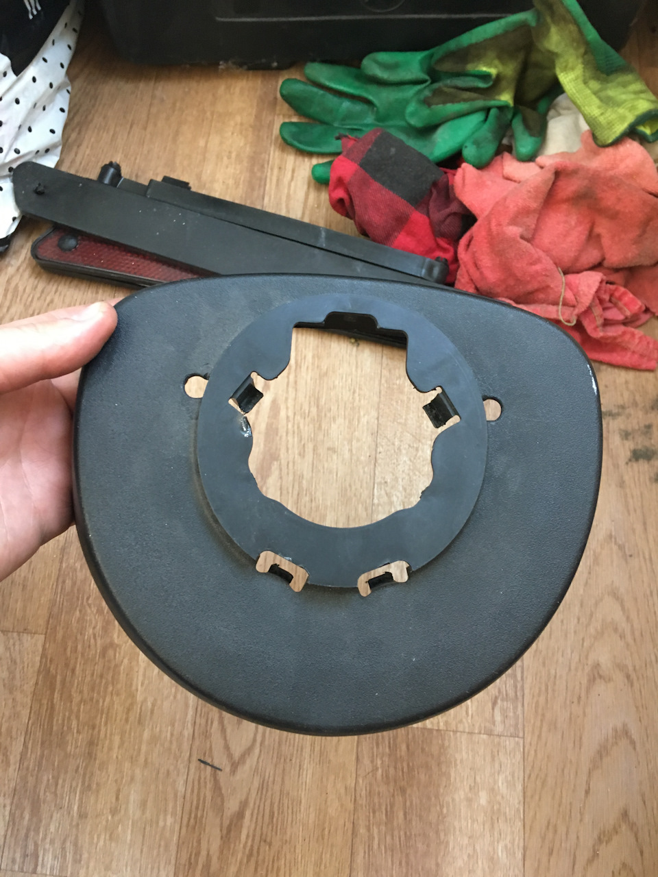 10. Задний кожух руля — Ford Fiesta (Mk V)