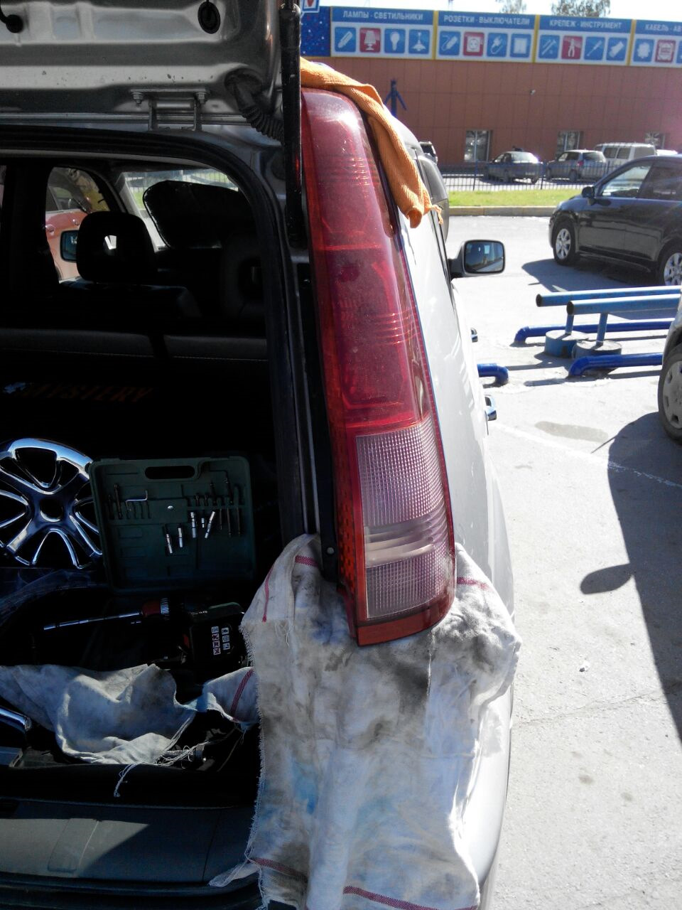 Замена лампы в задней фаре, замена лампы стоп сигнала — Nissan X-Trail ...