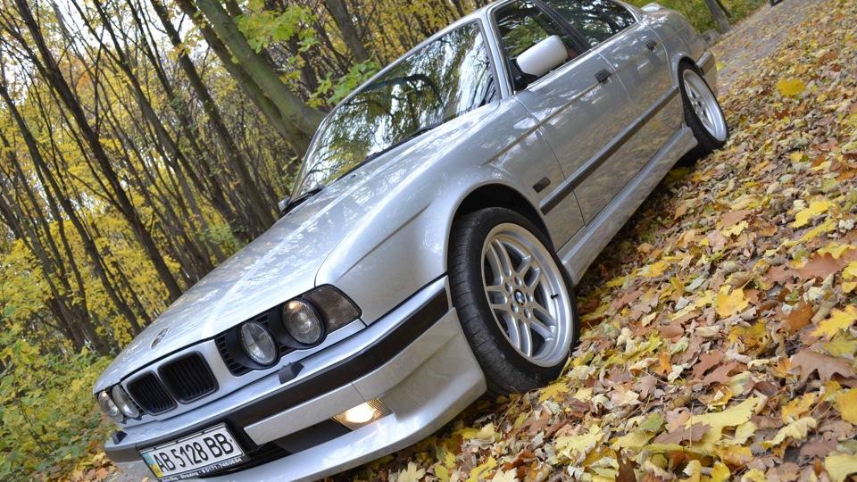 Е34 рестайлинг. BMW E 34 серебро. БМВ е34 серебро. Е34 серебристая. БМВ е34 серебристая.