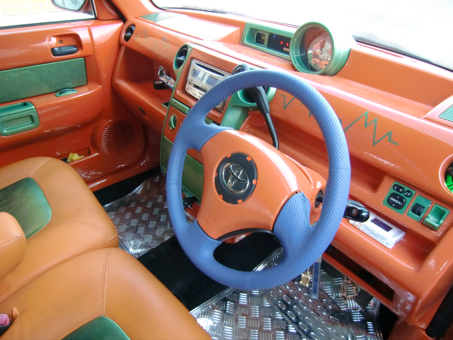 Steering wheel padding  - Toyota bB 15L 2004