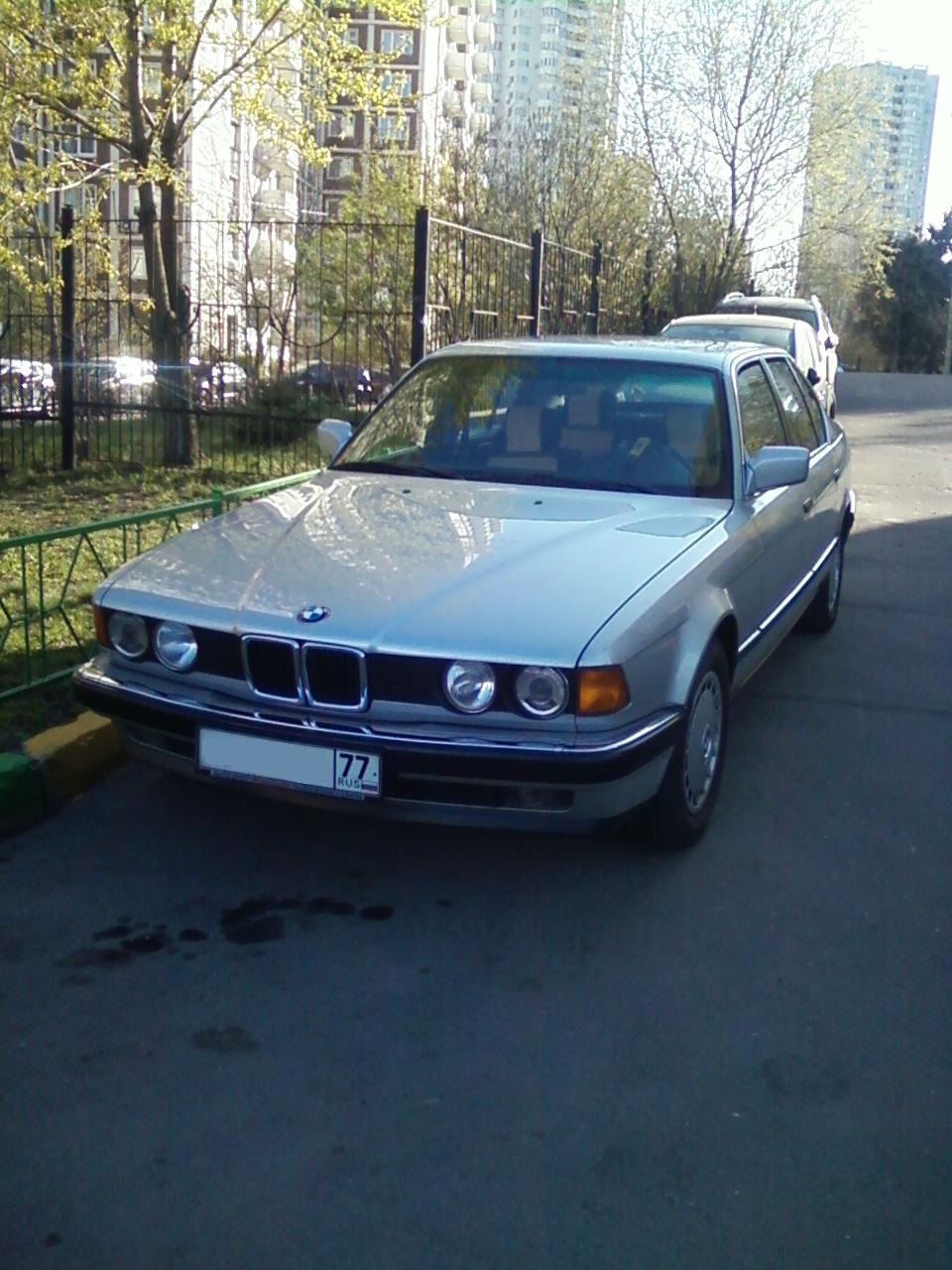 Интересное в Москве: БМВ Е32 во дворе дома. — Jaguar XJ6 (XJ40), 3,2 л,  1994 года | наблюдение | DRIVE2