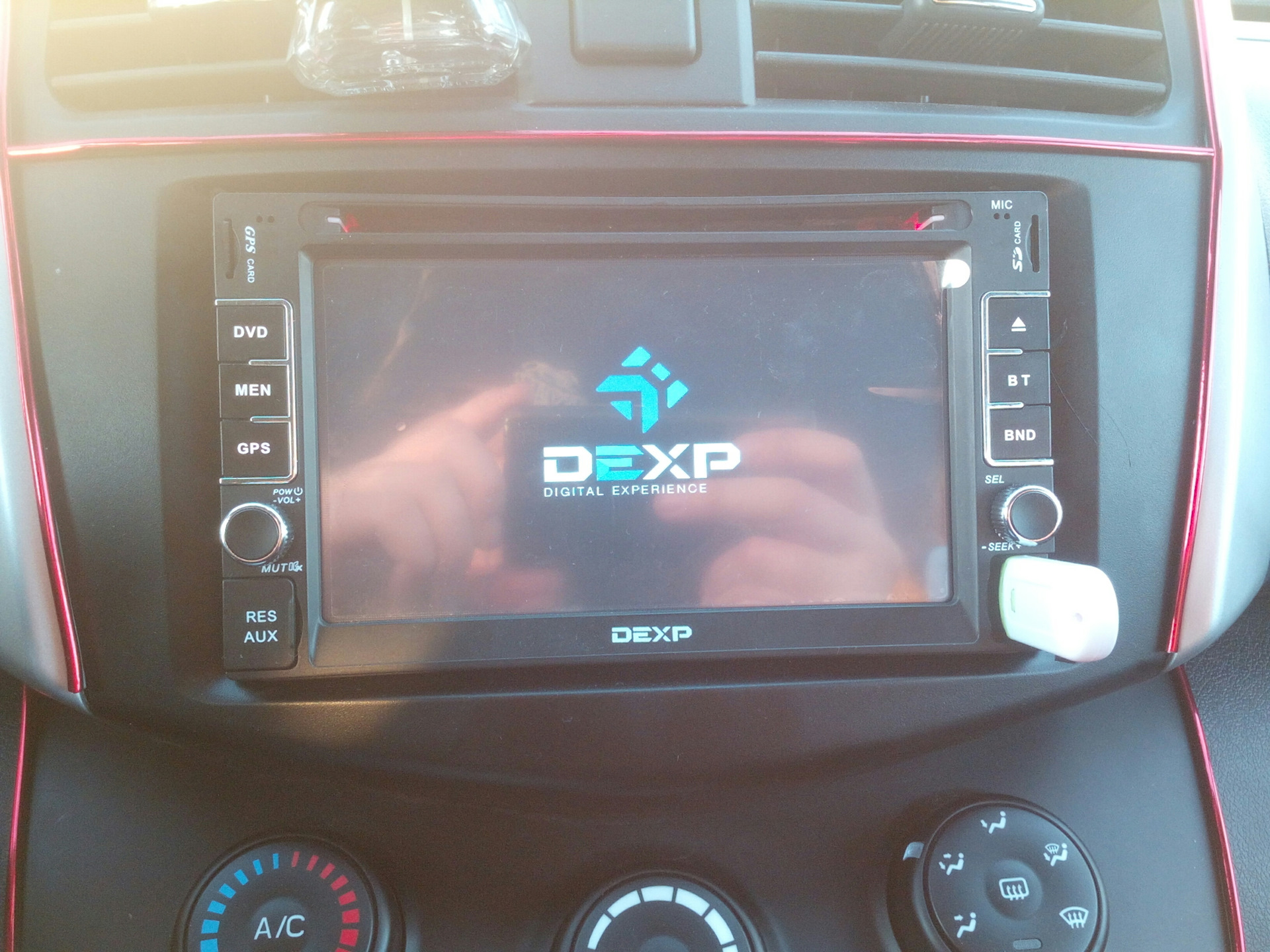 Dexp evolution. DEXP Evolution w01. Автомагнитола DEXP w001. DEXP Evolution w001 автомагнитола 2din. DEXP Evolution w01 Размеры.